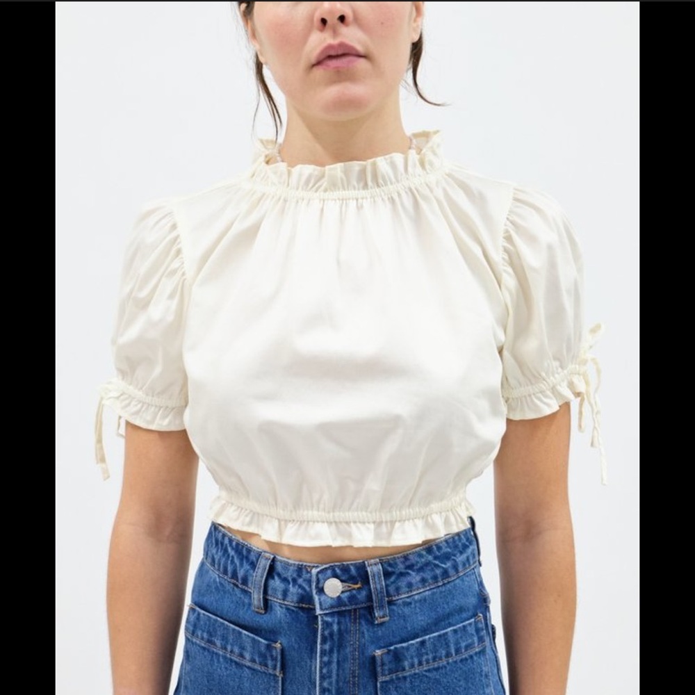 Lisa Says Gah Romi Cream Crop Top